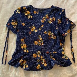 Blouse with flower and dots pattern